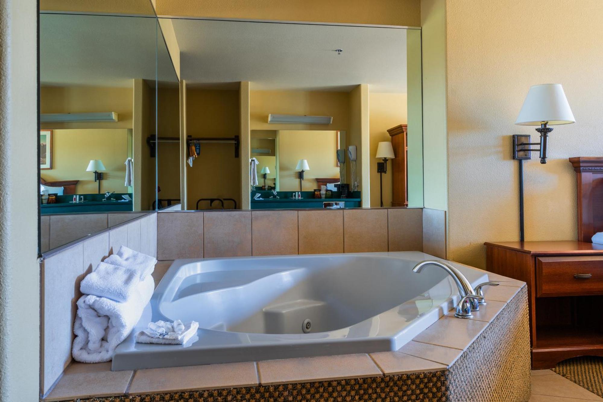 Pinedale Hotel & Suites Екстериор снимка