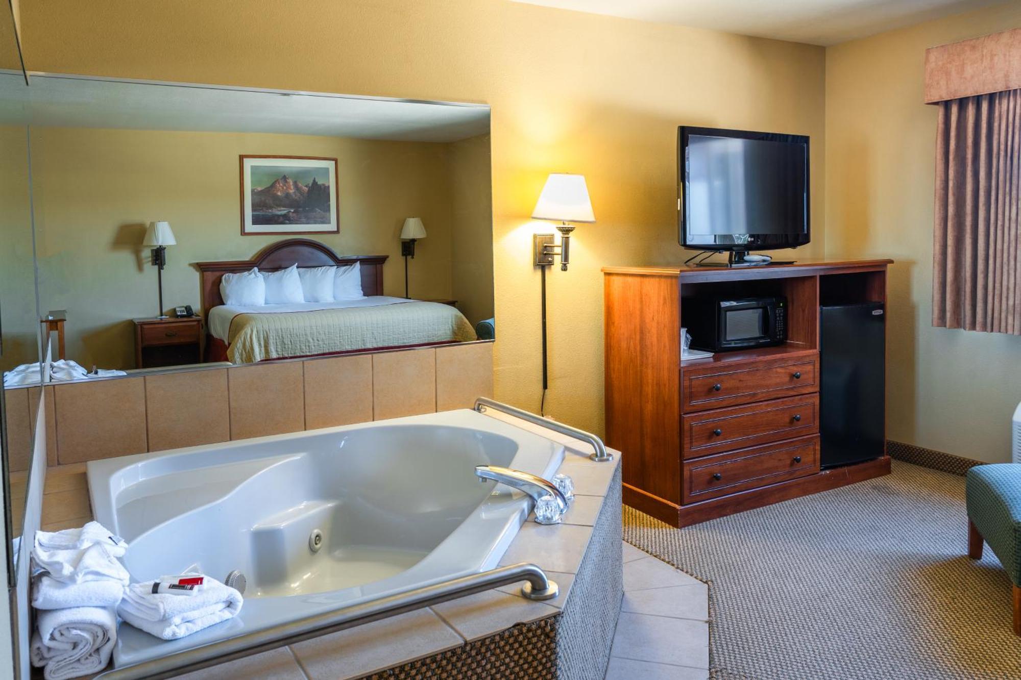 Pinedale Hotel & Suites Екстериор снимка
